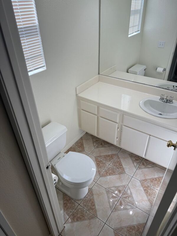 Building Photo - 39545 Warbler Dr