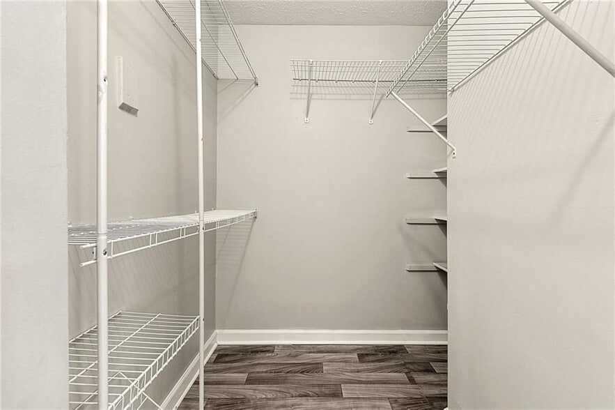 Building Photo - 218 Mill Creek Pl