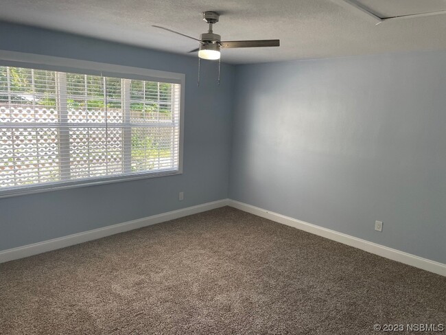 Building Photo - 255 Oak Ln