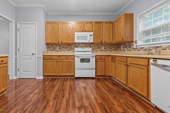 Building Photo - 2422 Temple View Dr