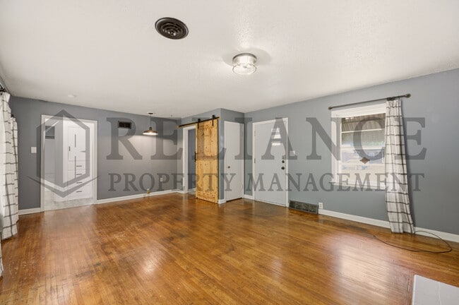 Building Photo - 1458 N Old Manor Rd