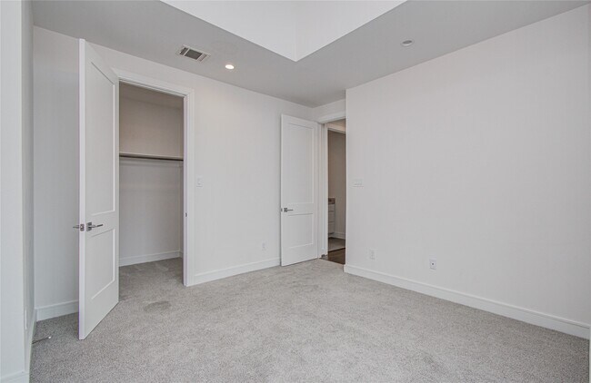 Building Photo - 8930 Spring Knoll Forest Dr