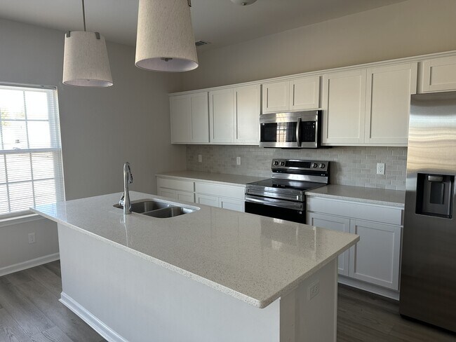 Building Photo - 96 Deerfield Dr NE