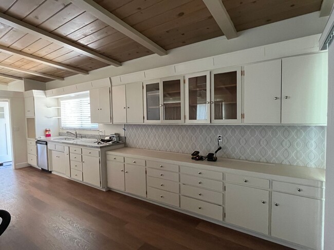 Building Photo - 4076