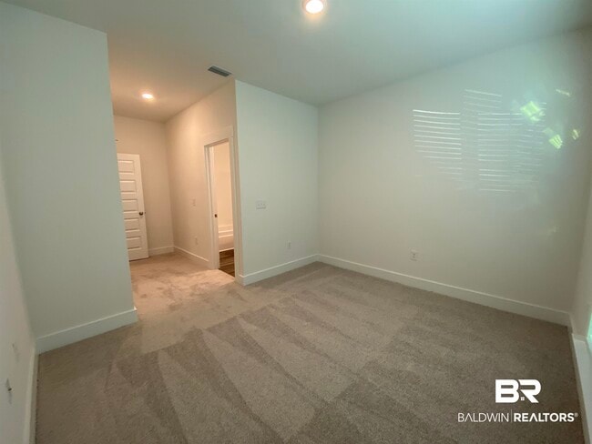 Building Photo - 510 Hardwood Ave