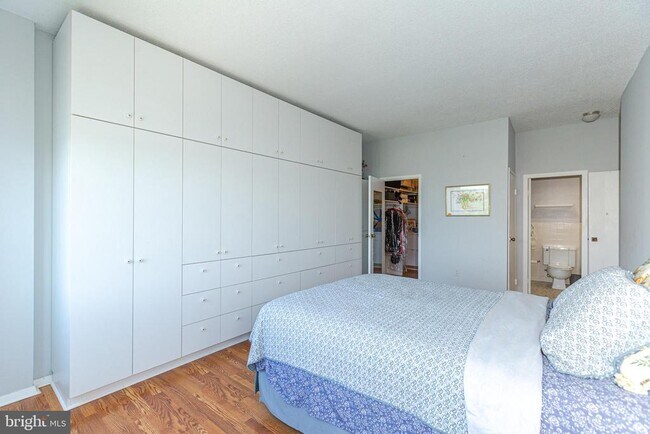 Building Photo - 4401 Roland Ave
