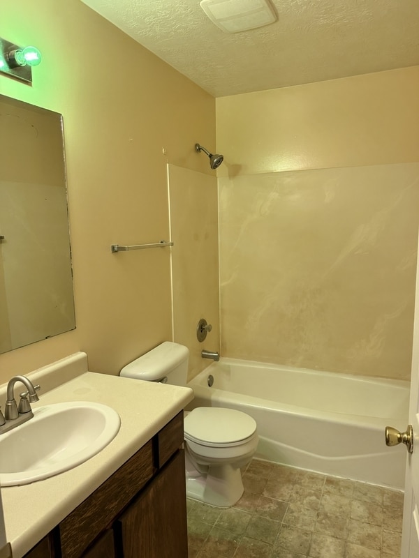 Building Photo - 966 Glendale St W