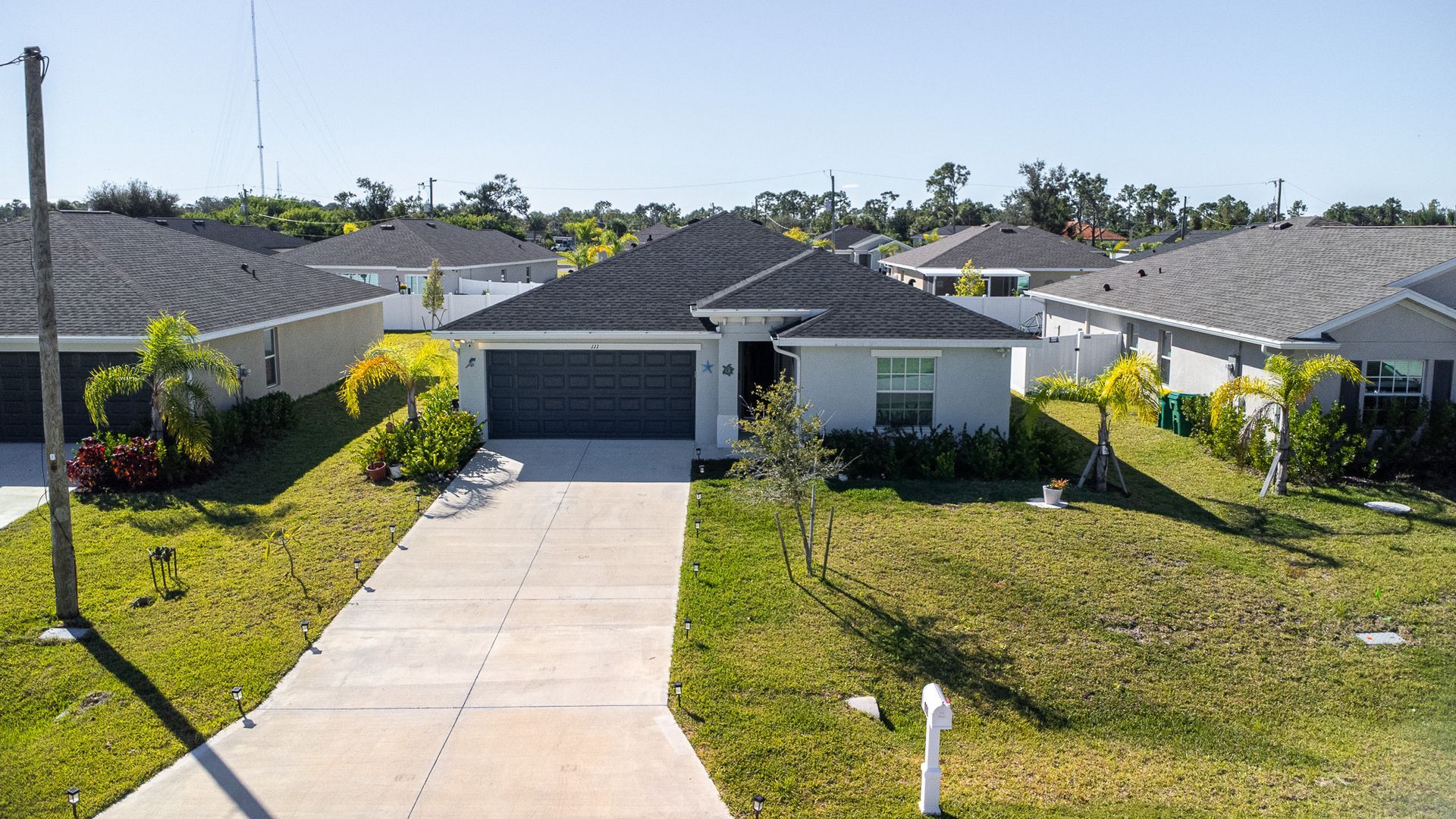 Building Photo - Move-In Ready 4-Bedroom Home with Modern Furnishings in Rotonda West