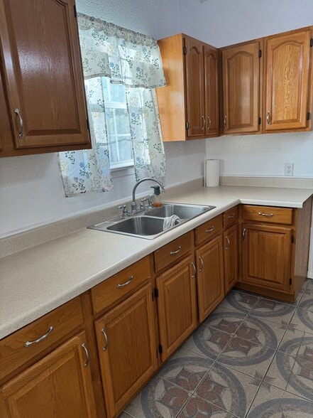 Building Photo - 1221 Delaware St