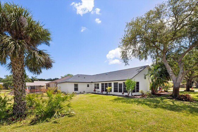 Building Photo - 800 Potomac Dr