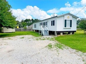 Building Photo - 566 Panther Dr