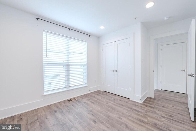 Building Photo - 11382 Emerald Park Rd