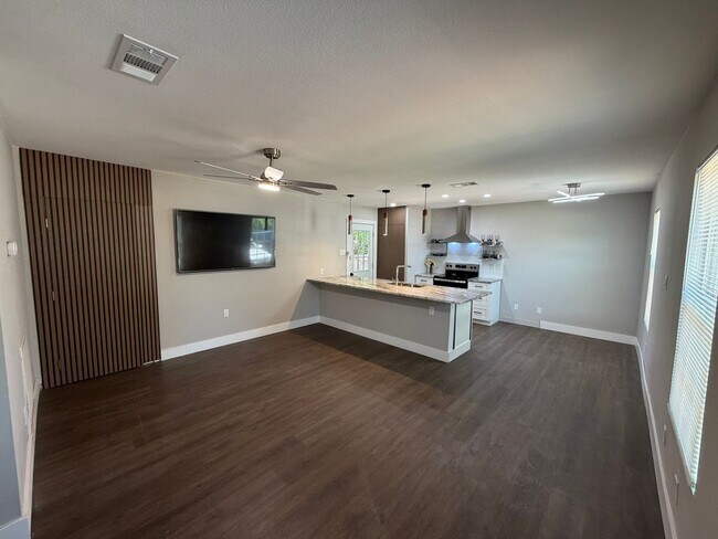 Building Photo - Spacious 3-Bedroom Home for Lease in Established Hurst Neighborhood