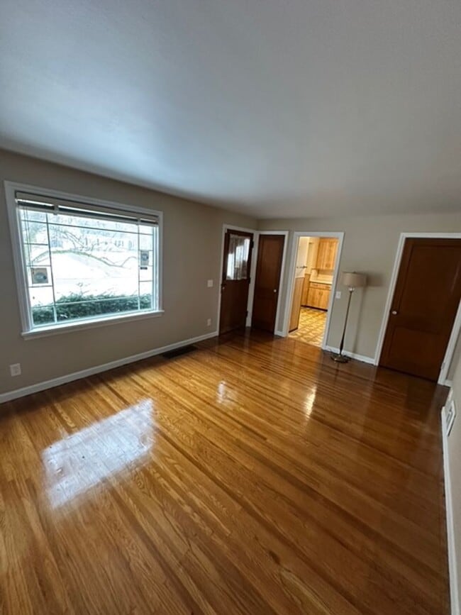 Building Photo - Charming 3-Bedroom Home with Large Backyard For Rent!