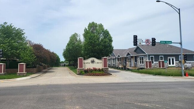 Building Photo - Maintenance free living in Blue Valley School district