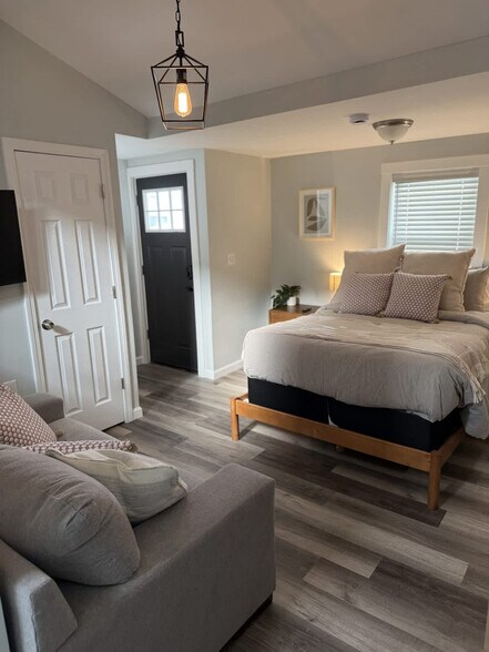 Building Photo - 4 Auburn Ave Ext