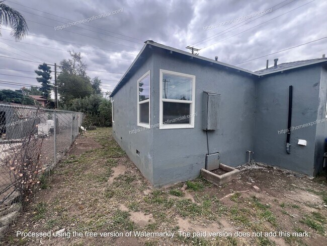 Building Photo - 370 W 44th St