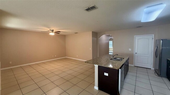 Building Photo - 3342 Landing Vw