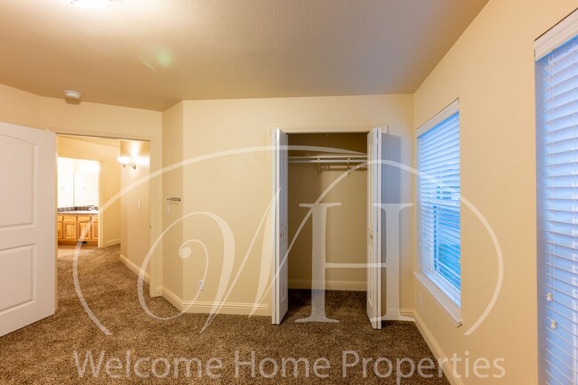 Building Photo - Spacious Home with Vaulted Ceilings