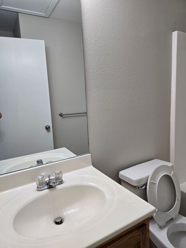 Building Photo - 1505-1507 Greensboro Dr