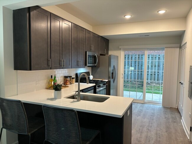 Building Photo - 1436 Naperville Wheaton Rd