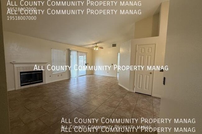 Building Photo - 2277 Oak Ave