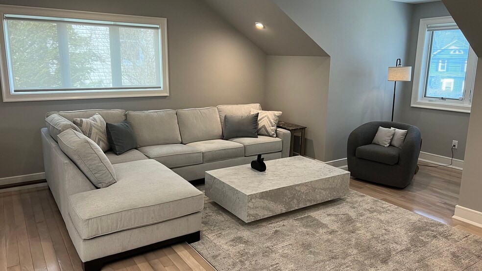 Living Rm - 15 Broadway