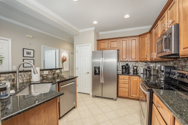 Building Photo - Fully furnished waterfront three-bedroom/ ...
