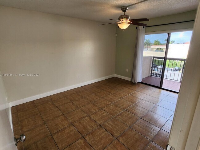 Building Photo - 995 SW 84th Ave