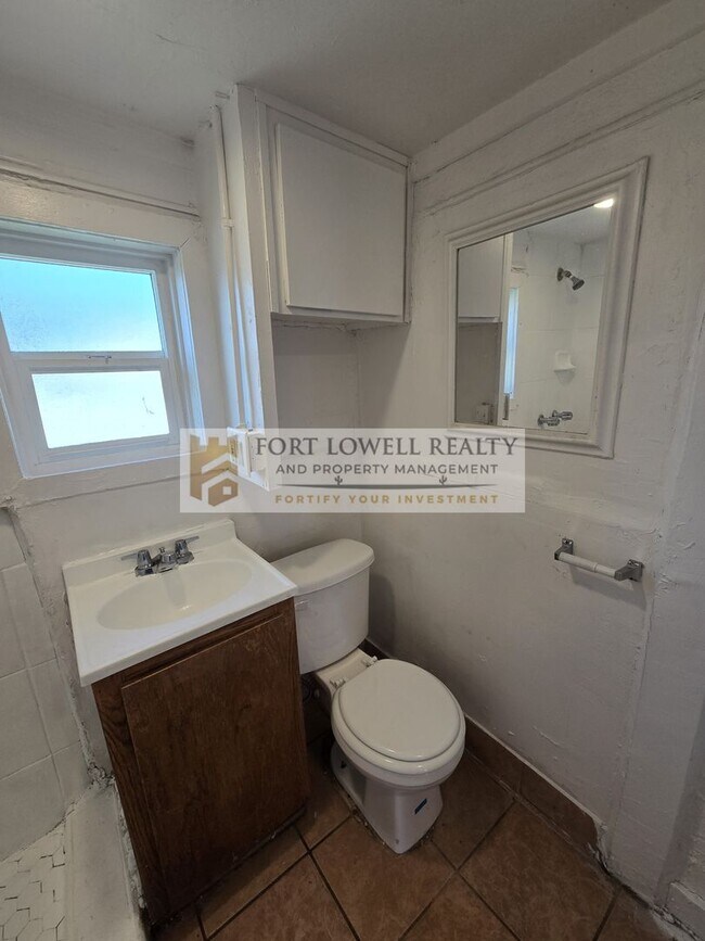 Building Photo - Cozy Studio near Downtown Tucson!