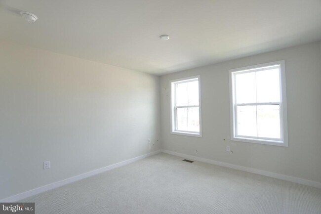 Building Photo - 332 Aspen Wy