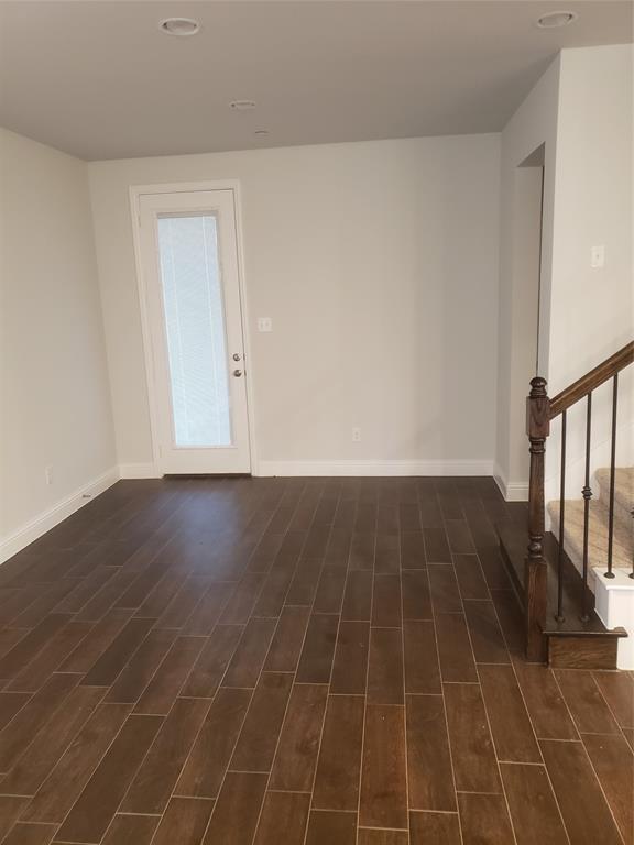 Building Photo - 6852 Meadow Crest Dr