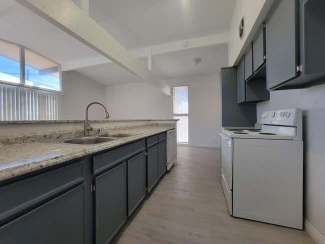 Building Photo - Renovated Single Family Home!  Large backy...