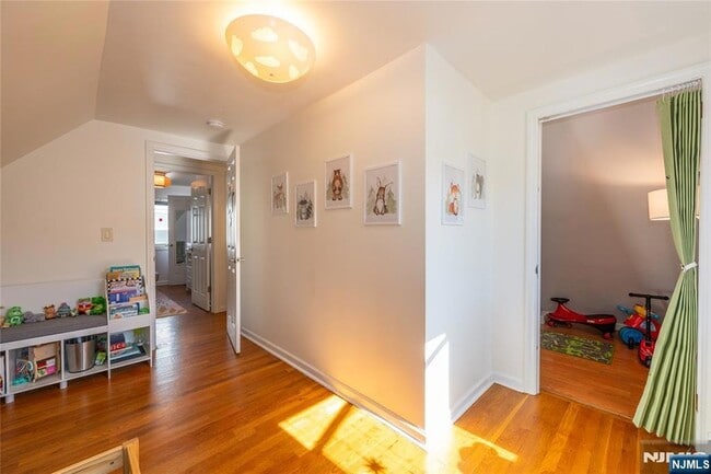 Building Photo - 16-15 Well Dr