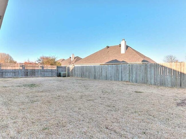 Building Photo - 5012 Tensas Dr