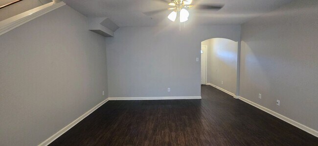 Building Photo - Converse 3 Bedroom Townhouse with Attached One-Car Garage and Large Fenced Backyard