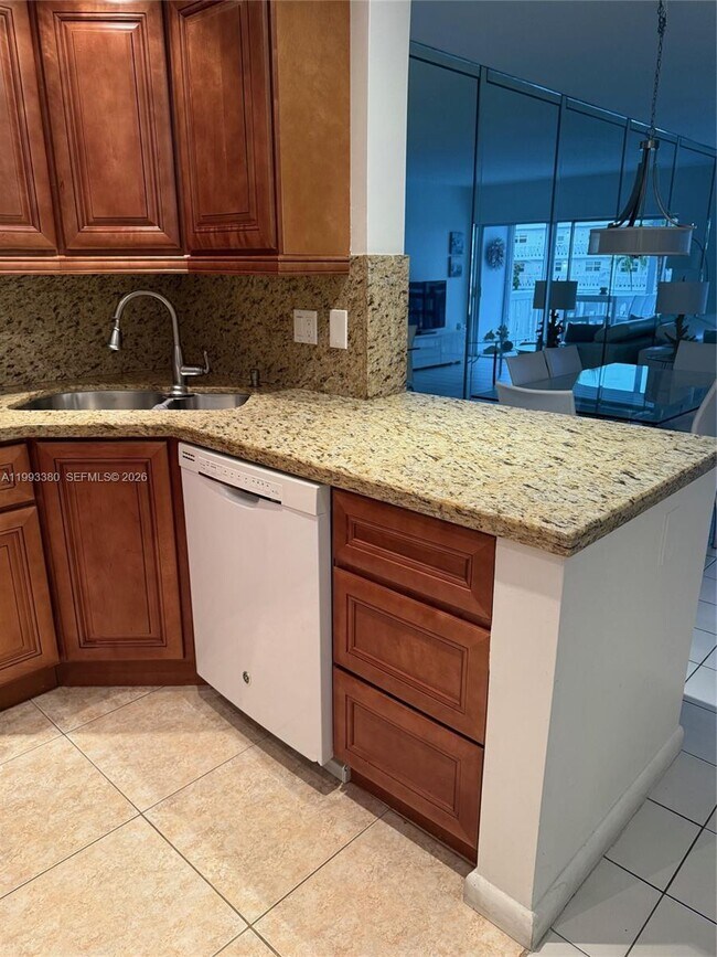 Building Photo - 440 Paradise Isle Blvd