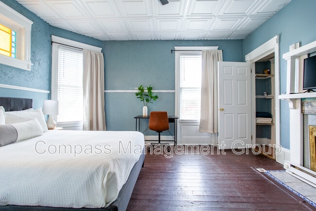 Building Photo - 813 Hall of Fame Dr