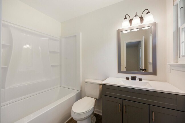 Building Photo - 4015 Shady Oak Dr