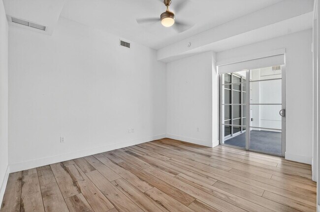 Building Photo - 155 E Boca Raton Rd