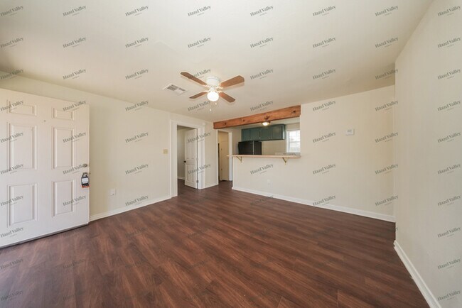 Building Photo - 1932 Lariet Ln