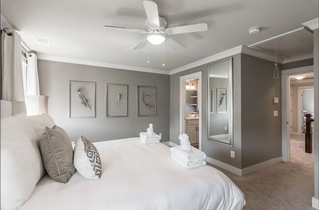 Building Photo - Belmont / Vanderbilt University Condo!!