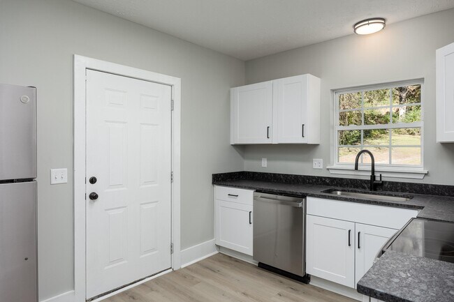 Building Photo - 5350 Slayton Ave