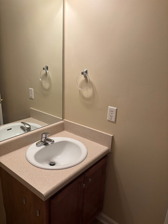 Building Photo - 121 Faybrook Dr