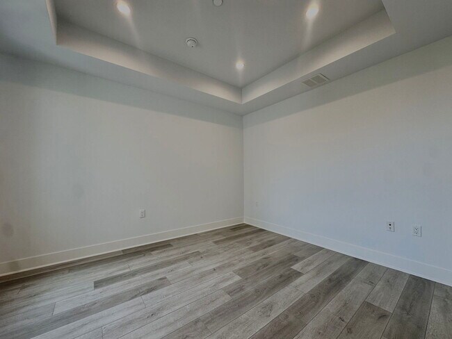 Building Photo - 5953 Saturn St