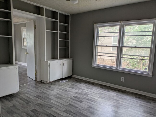 Building Photo - Newly remodeled 3 BR 1 bath home