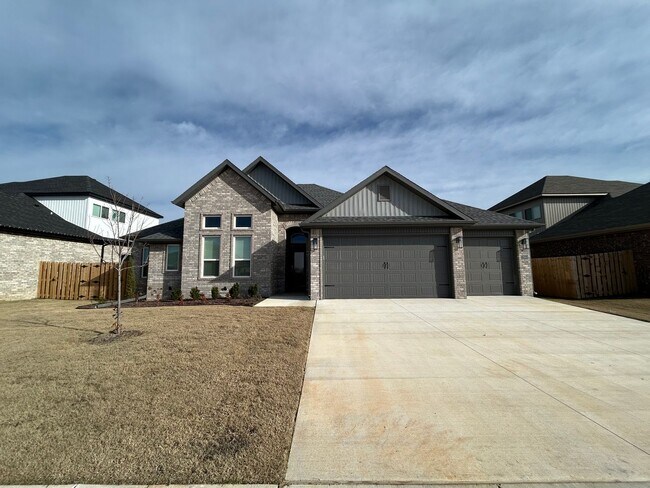 Primary Photo - Beautiful Modern Home in Pea Ridge!