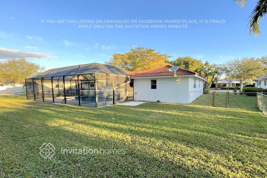 Building Photo - 10274 Ramblewood Dr