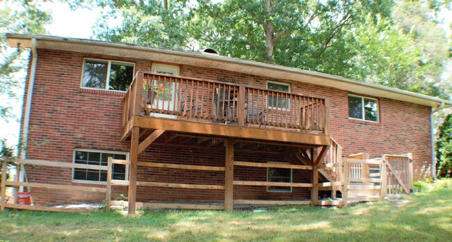 Building Photo - "Charming 3-Bed Retreat with Finished Basement & Fireplace in Scenic Mills River!" Furnished