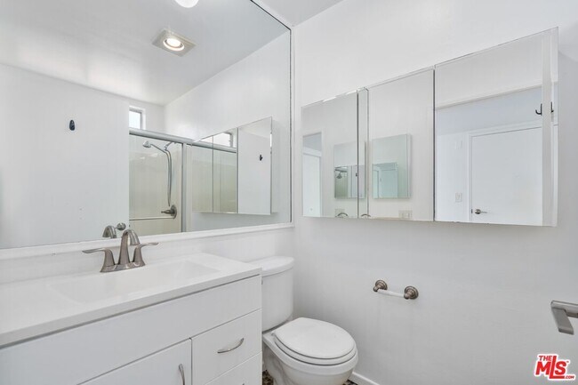 Building Photo - 114 Fleet St